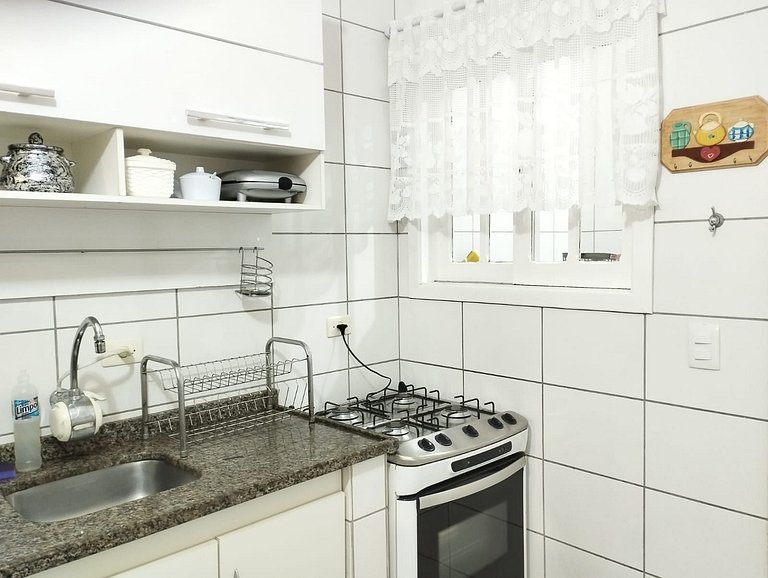 Casa Cond 2Q com Churrasqueira