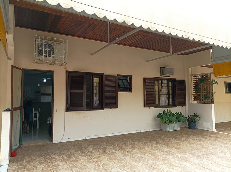 Casa Cond 2Q com Churrasqueira